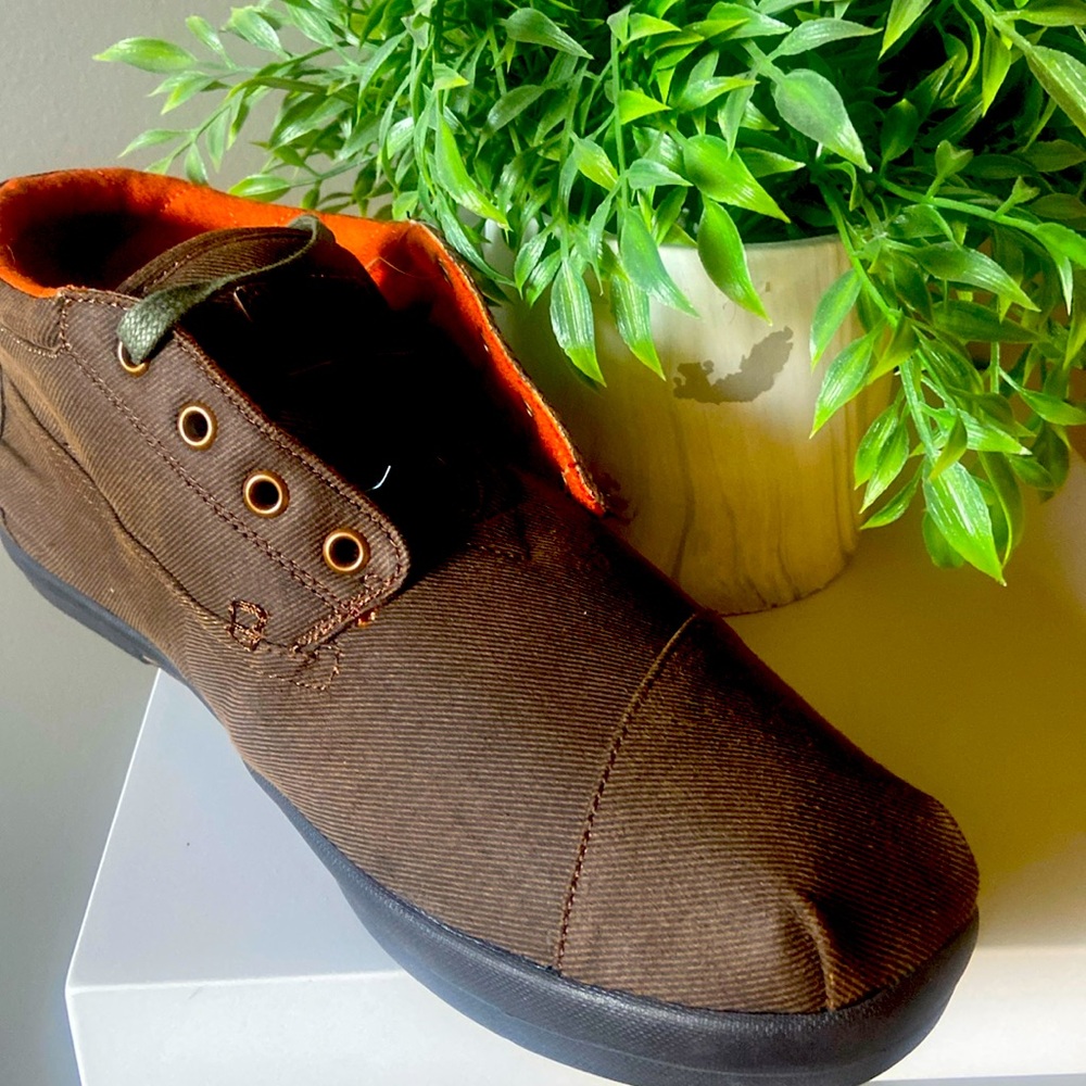 Toms Botas Highland Mens 13 Brown Canvas Lace Up Ankle Shoes -never worn!